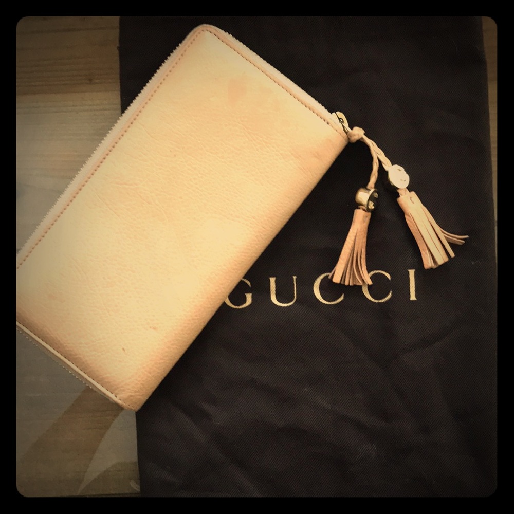 Beautiful like new Marrakech Gucci zippy wallet.